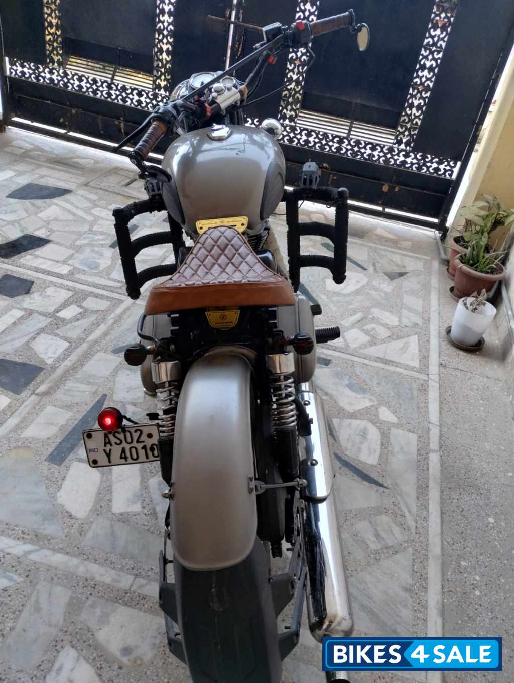 Grey Royal Enfield Classic Gunmetal Grey