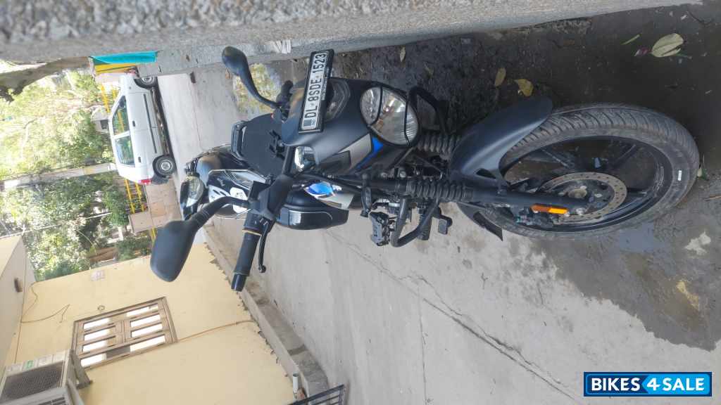 Black/blue Bajaj CT 125X