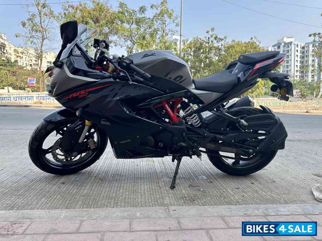 Black TVS Apache RR 310