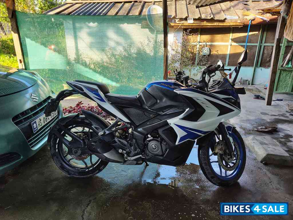 Bajaj Pulsar RS 200 ABS