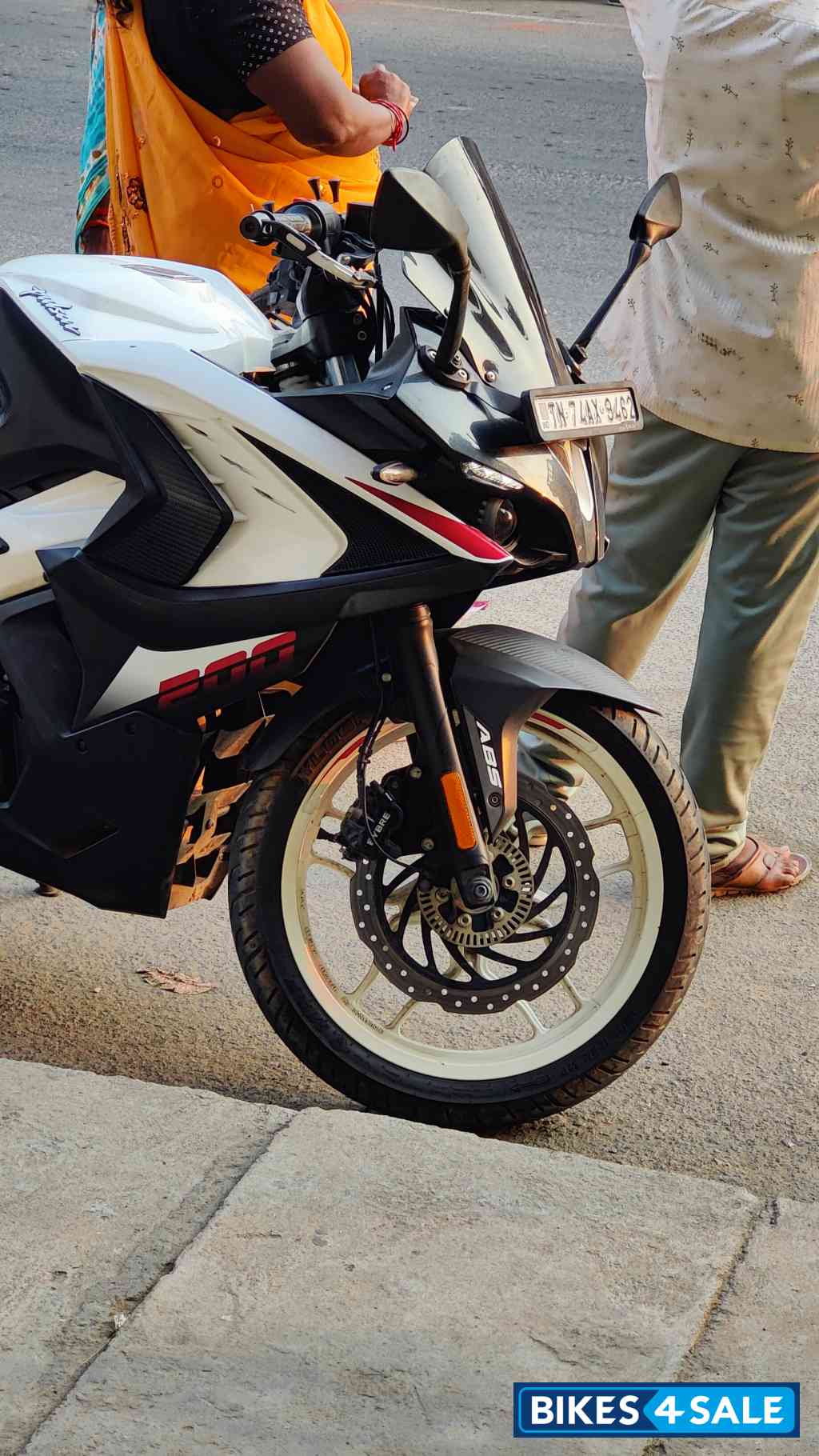 Ivory White And Black Bajaj Pulsar RS 200 BS6