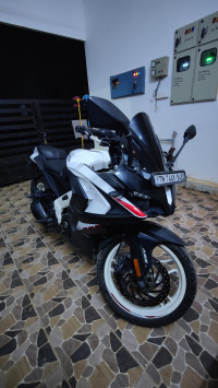 Ivory White And Black Bajaj Pulsar RS 200 BS6