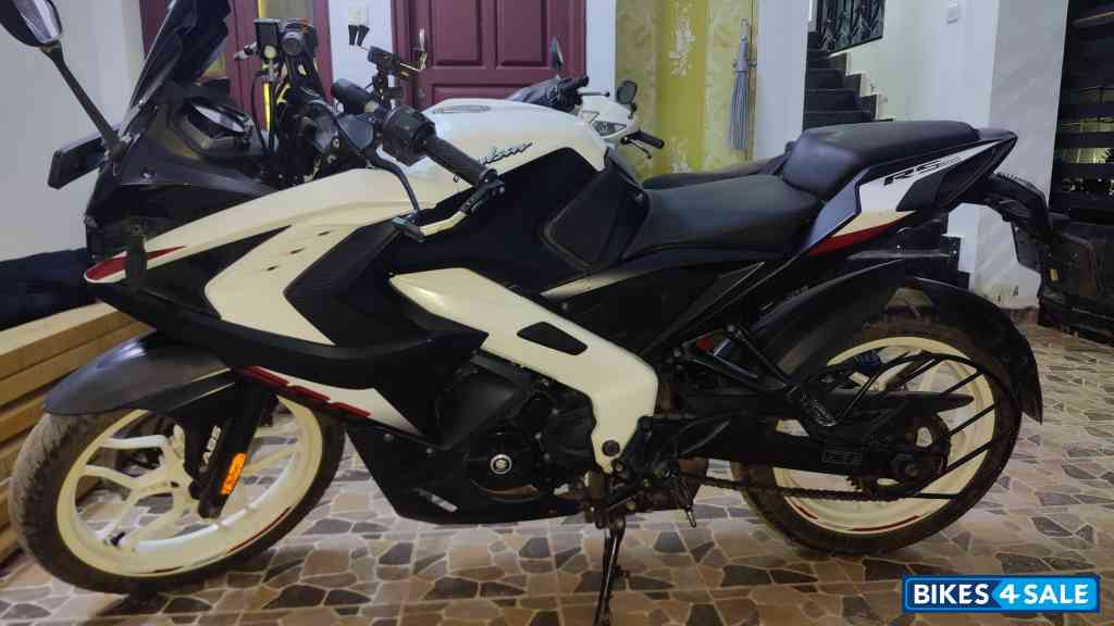 Ivory White And Black Bajaj Pulsar RS 200 BS6