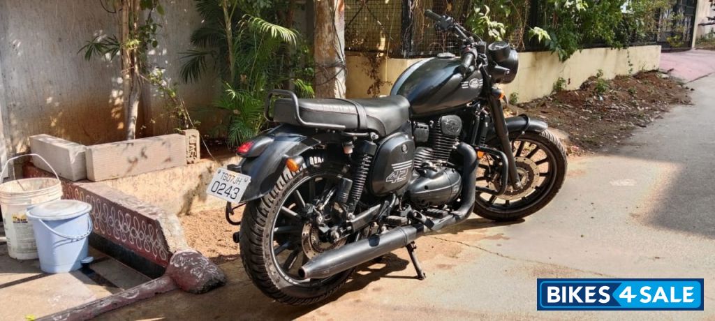 Jawa 42 Bobber Dual Channel ABS