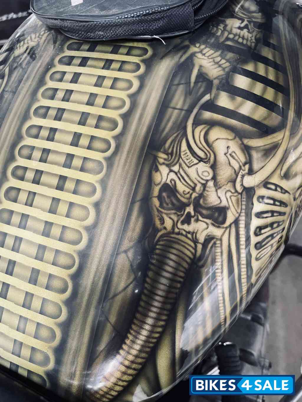 Gold Black Royal Enfield Classic 500 Gold Black Royal Enfield Classic 500