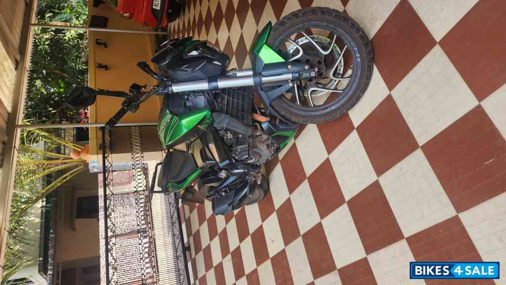 Savana Green Bajaj Dominar 400 ABS BS6
