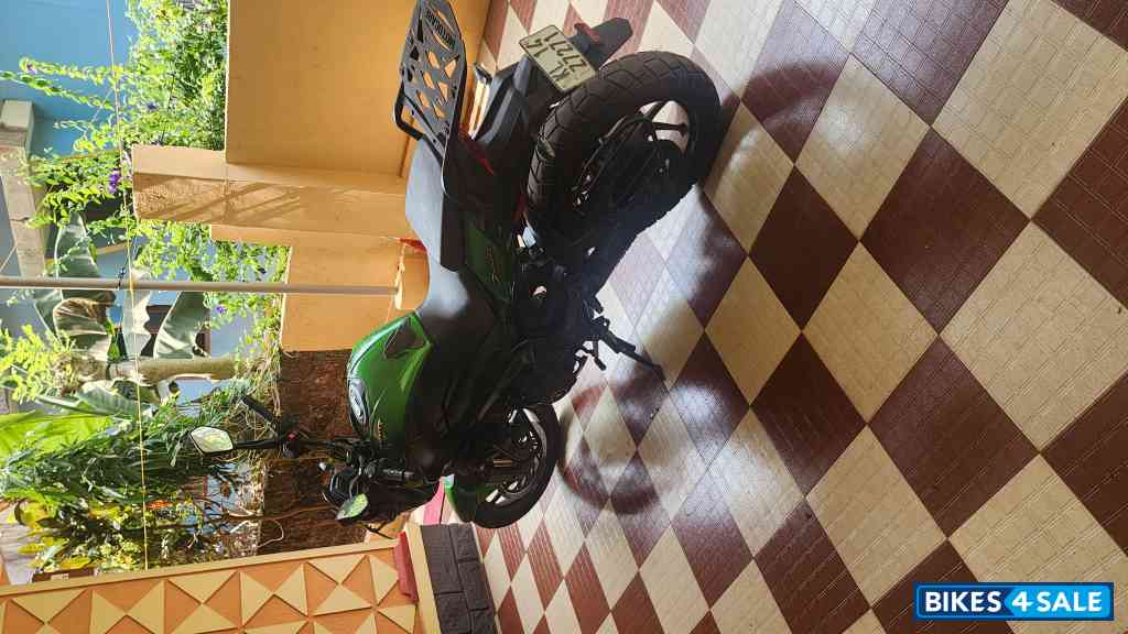 Savana Green Bajaj Dominar 400 ABS BS6