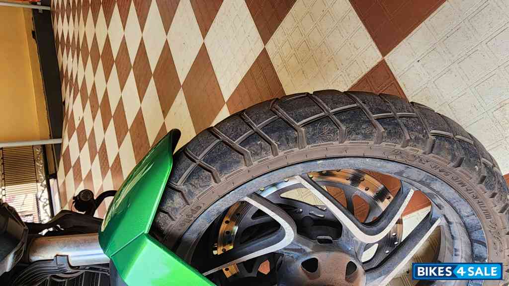 Savana Green Bajaj Dominar 400 ABS BS6