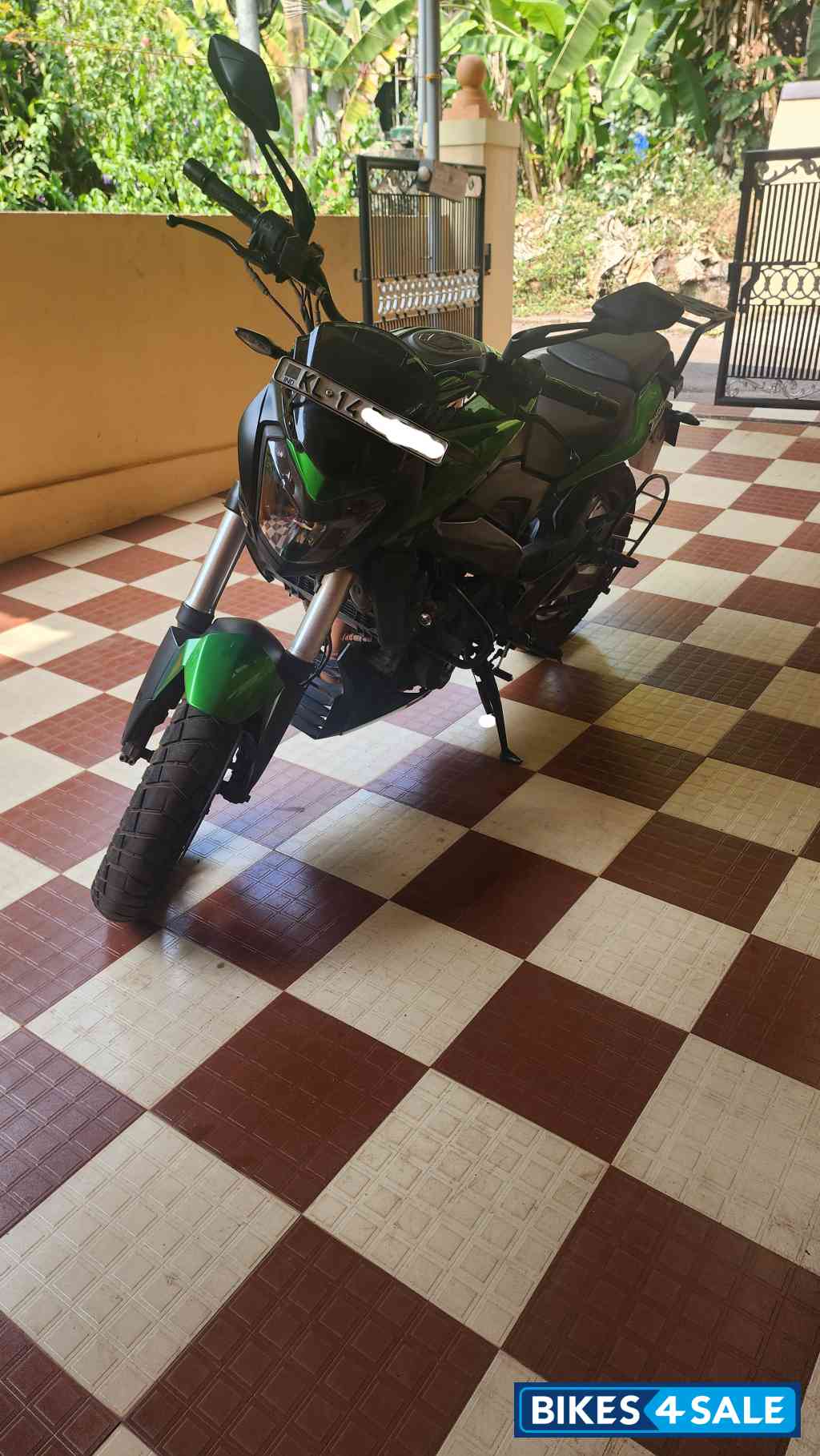 Savana Green Bajaj Dominar 400 ABS BS6