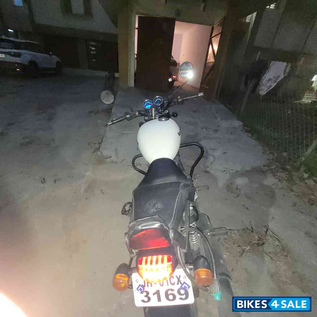 White Royal Enfield Thunderbird X 350