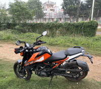 Orange KTM Duke 250 2020