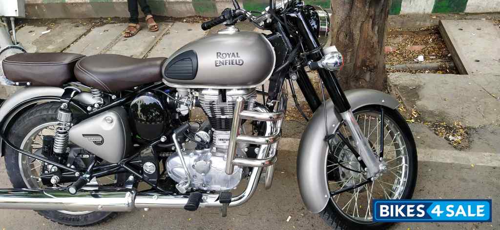 Grey Royal Enfield Classic Gunmetal Grey