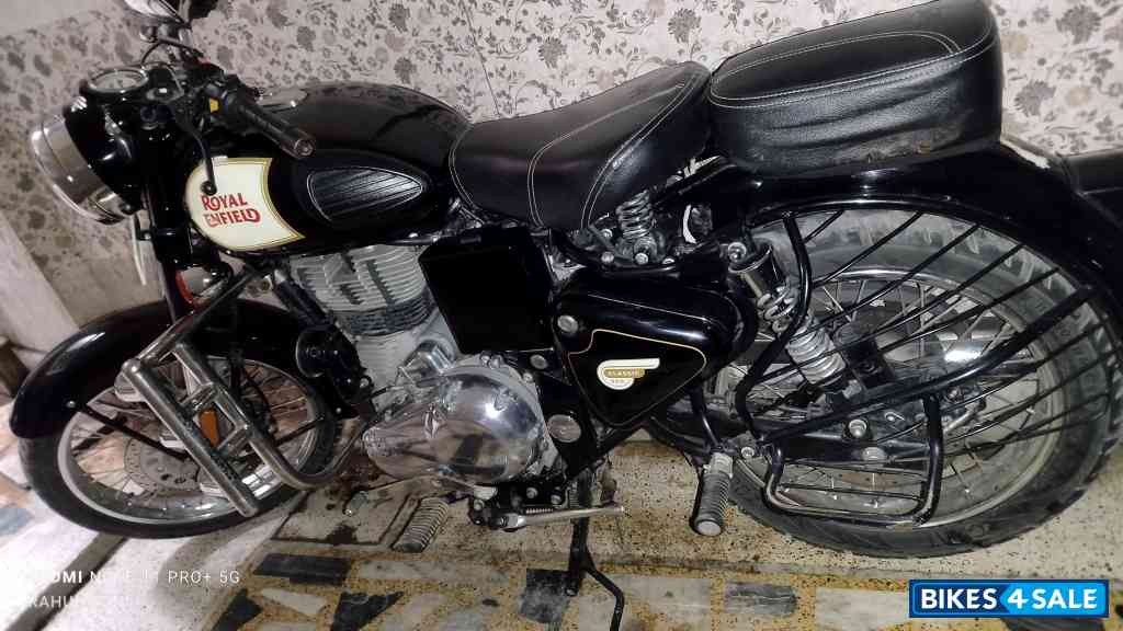 Black Royal Enfield Classic 350 Dual Channel BS6