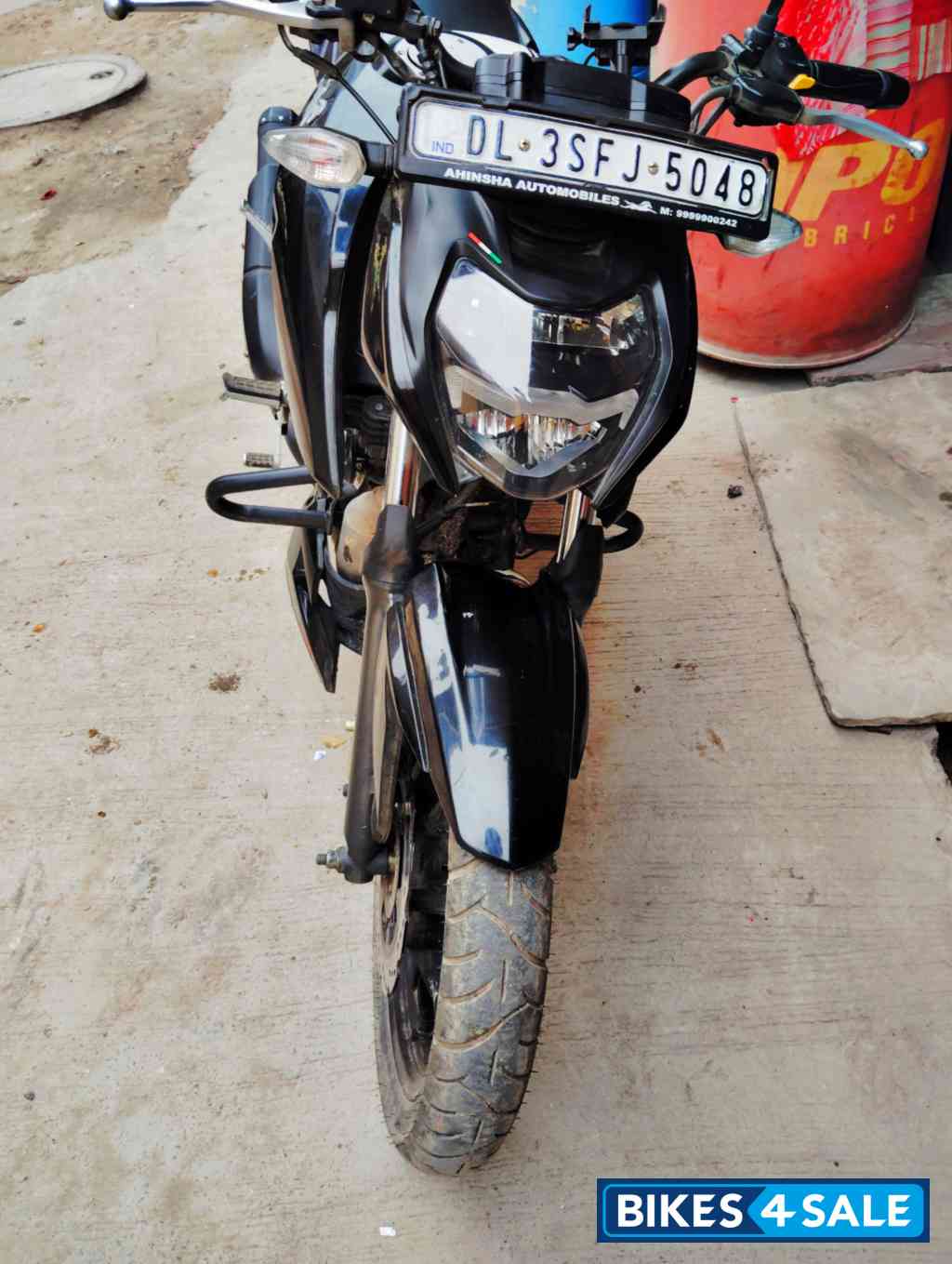 Black TVS Apache RTR 160 4V 2024