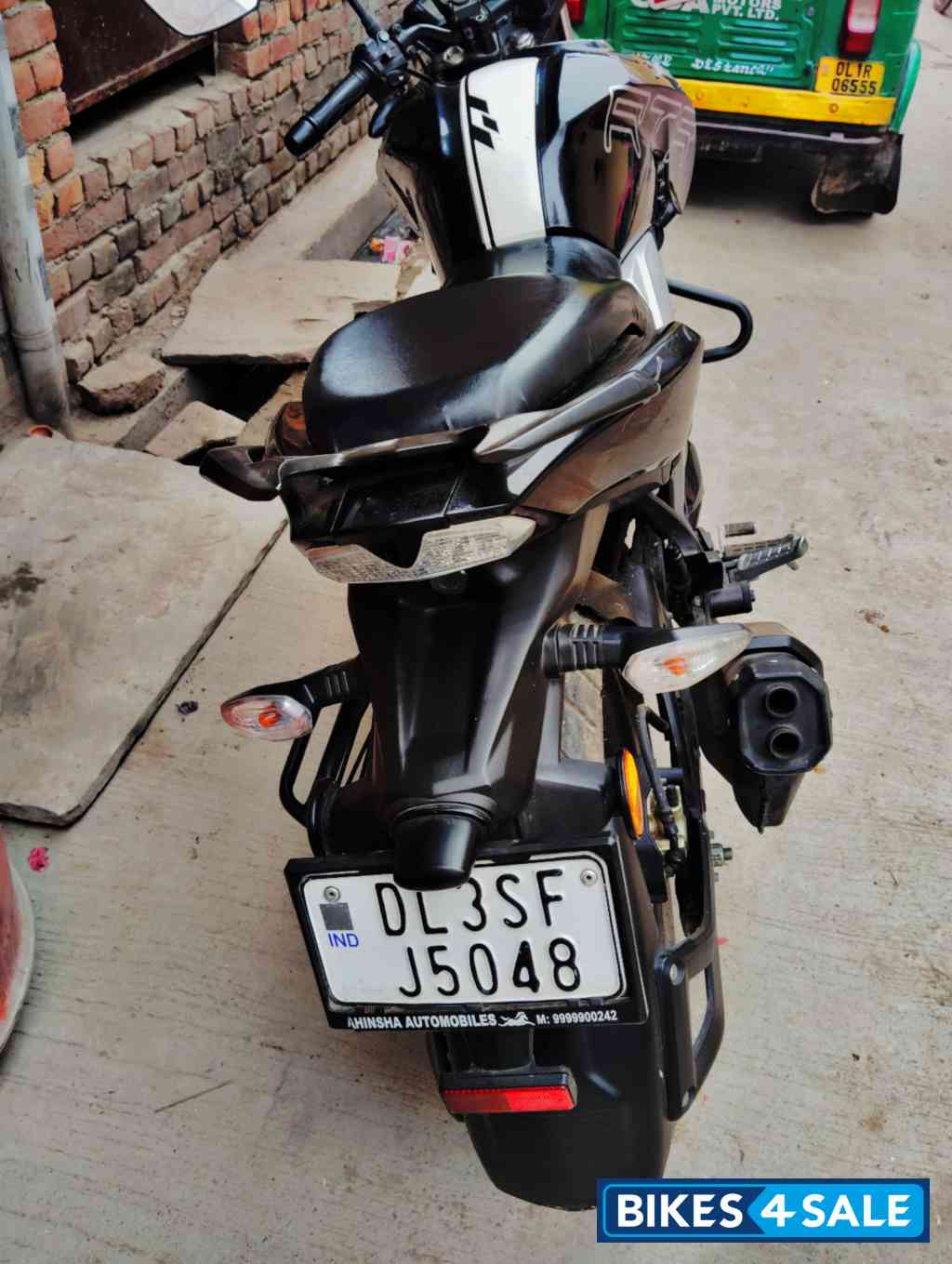 Black TVS Apache RTR 160 4V 2024