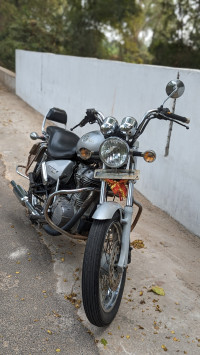 Silver Royal Enfield Thunderbird TwinSpark 350
