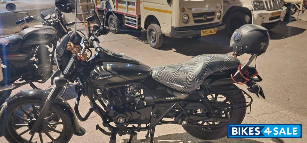 Black Bajaj Avenger Street 160 BS6