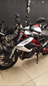 White Benelli TNT 899