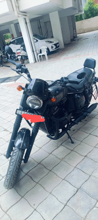 Yezdi Roadster Dark 2022 Model