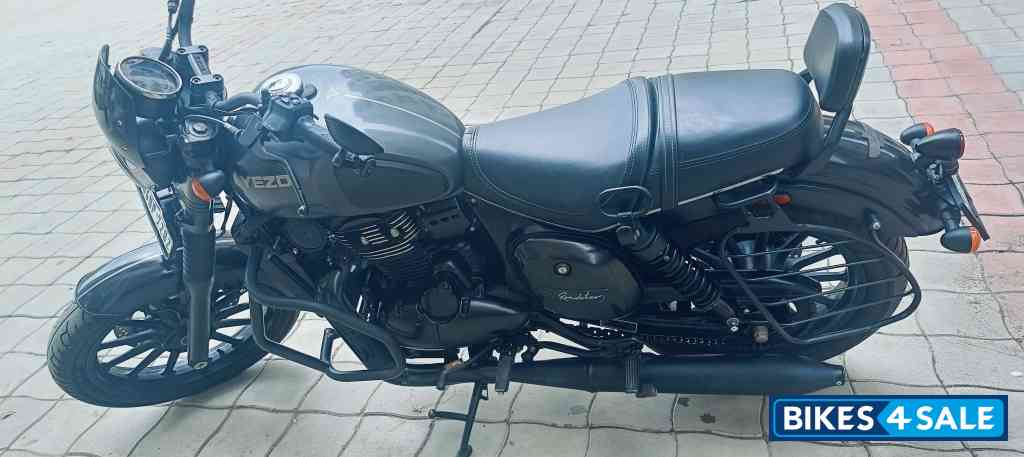 Yezdi Roadster Dark