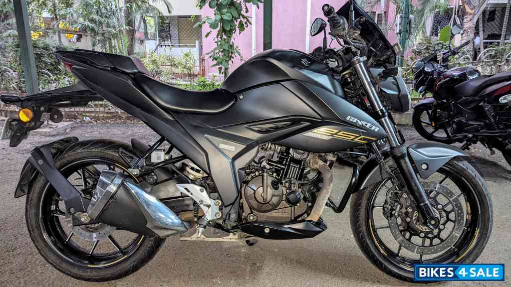 Black Suzuki Gixxer 250 BS6