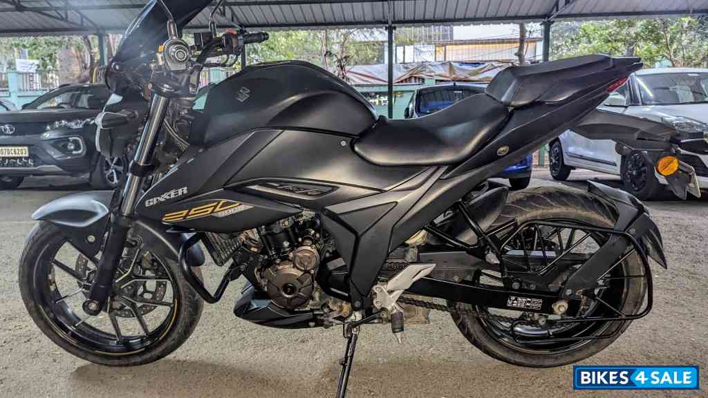 Black Suzuki Gixxer 250 BS6