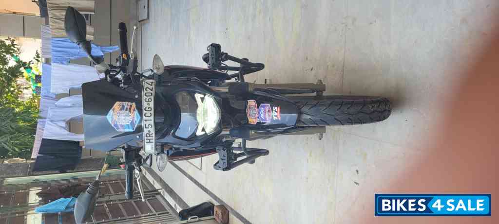 Black TVS Apache RTR 200 4V 2022