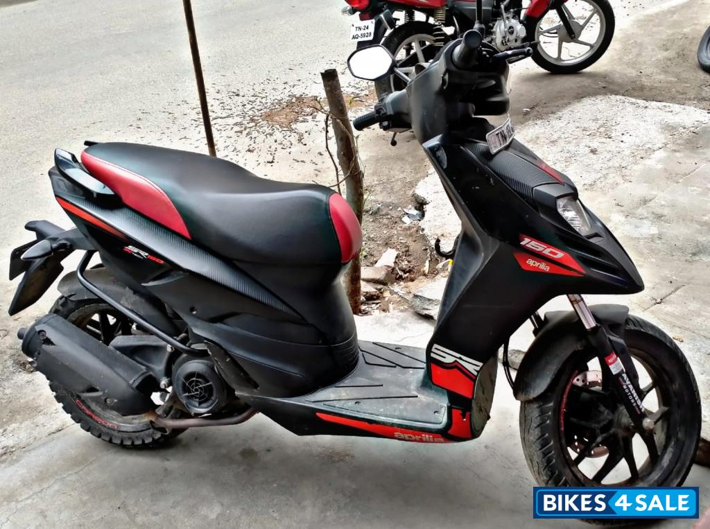 Aprilia SR 150 Carbon