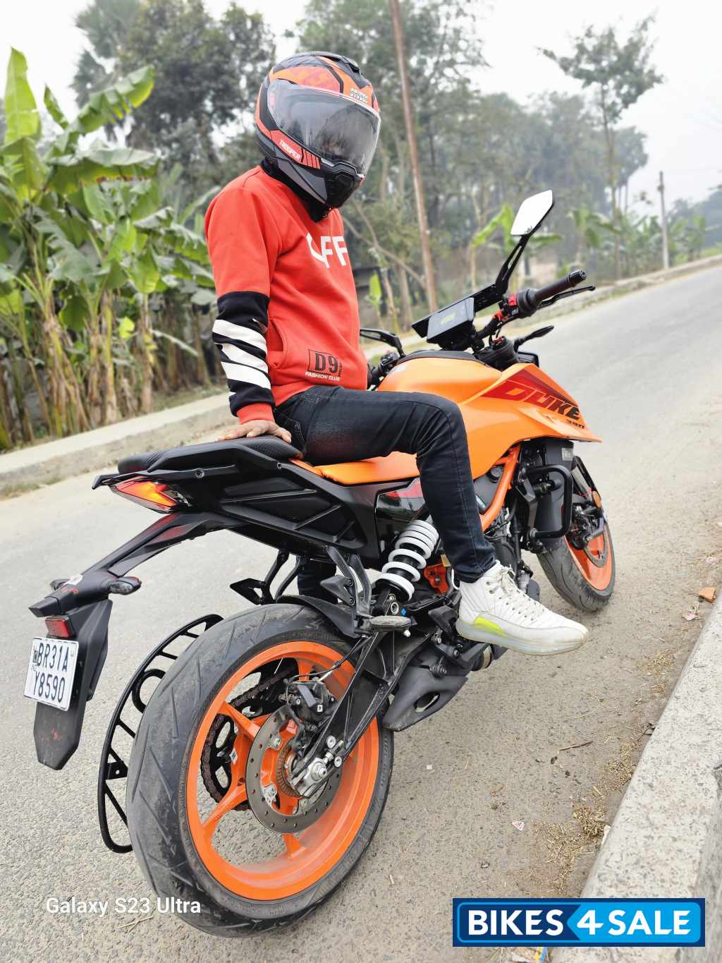 Orange KTM Duke 390 2024