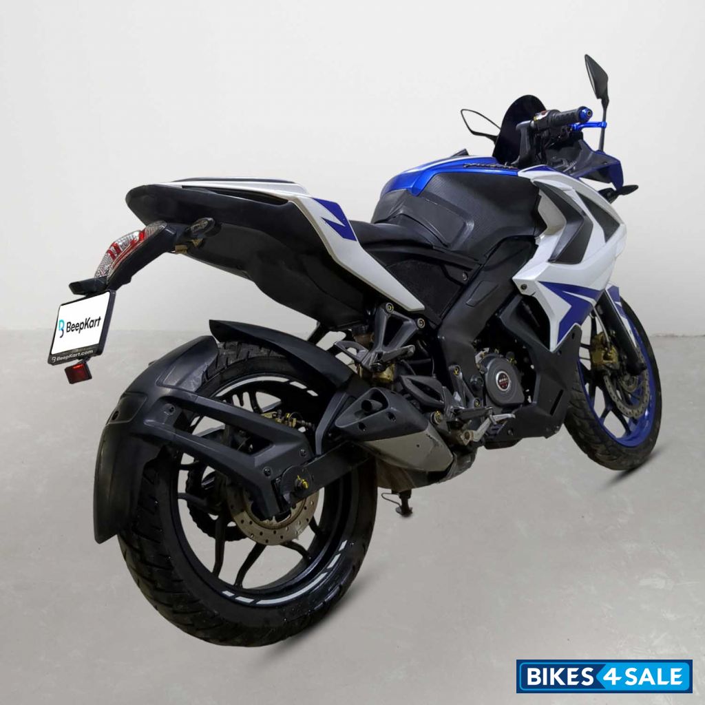 Bajaj Pulsar RS 200