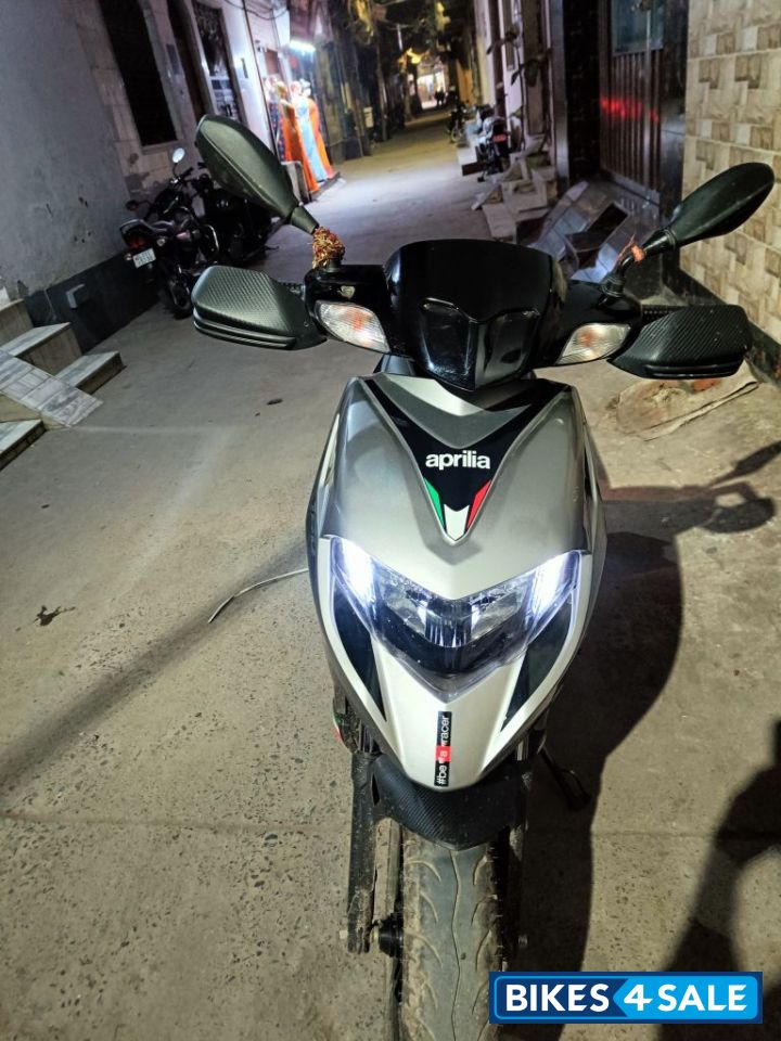 Grey Aprilia SR 160 Race ABS