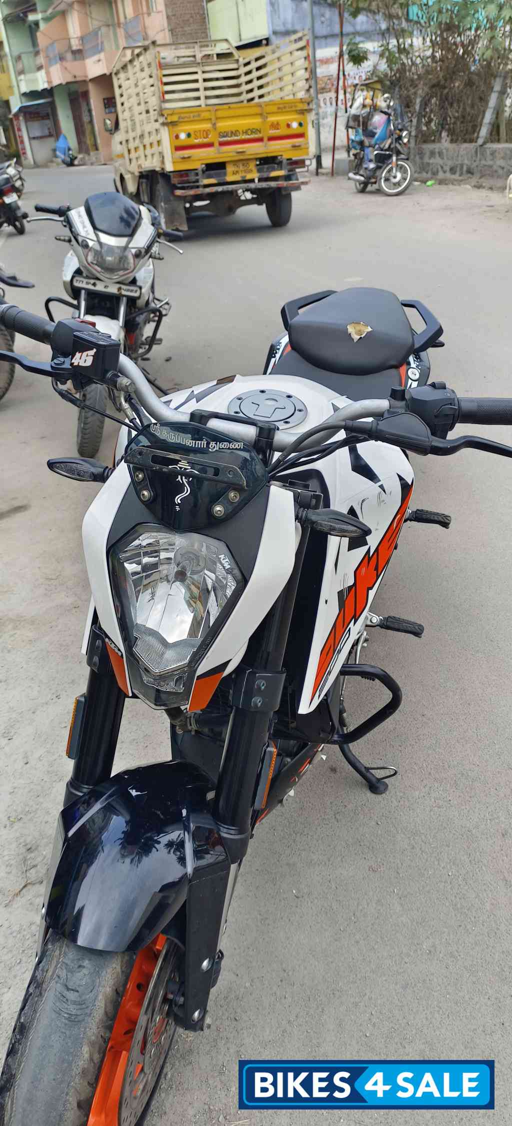 White KTM Duke 125 2020