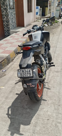 White KTM Duke 125 2020