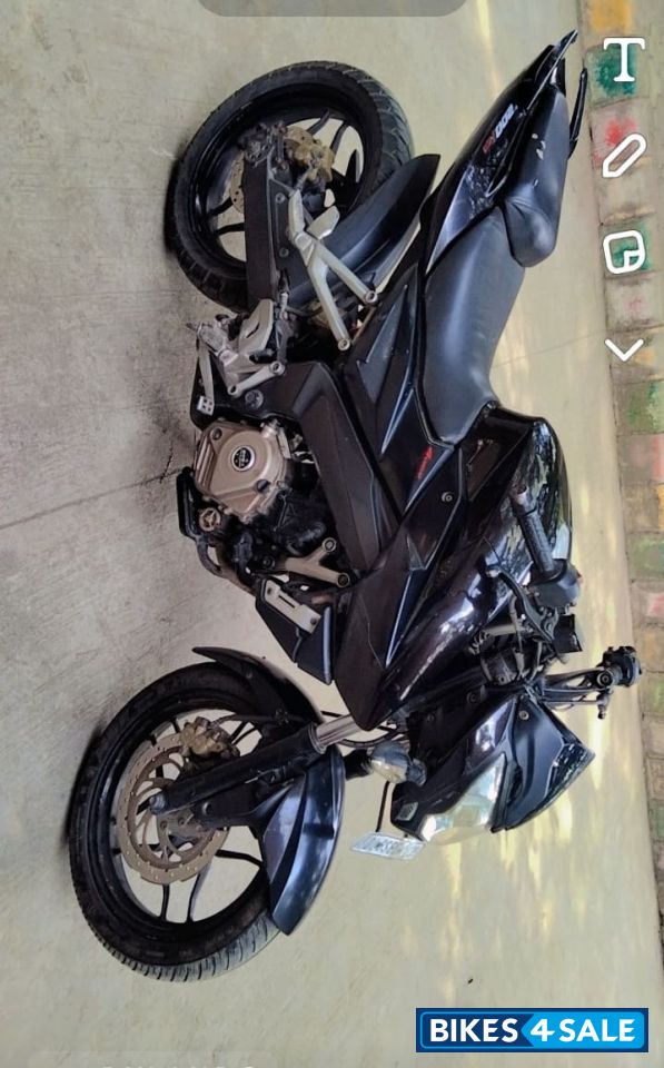 Charry Black Bajaj Pulsar NS200
