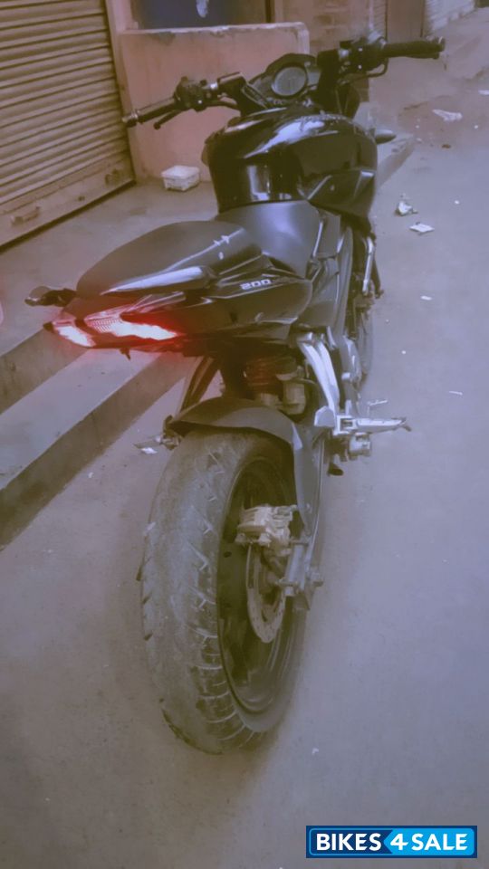 Charry Black Bajaj Pulsar NS200