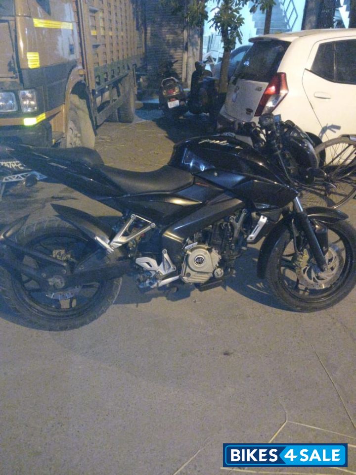 Charry Black Bajaj Pulsar NS200