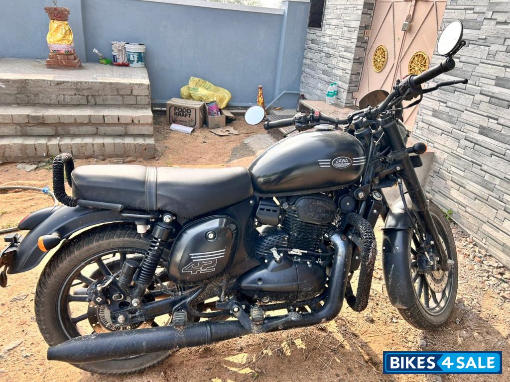 Jawa 42 Dual Channel ABS AllStar Black