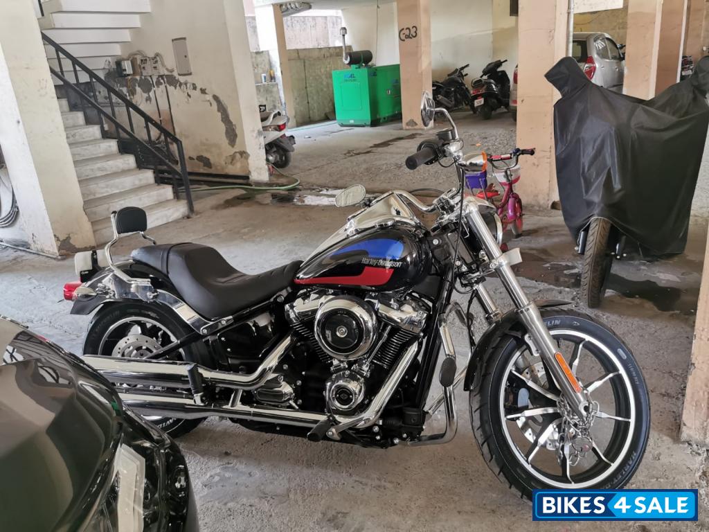 Black Harley Davidson Low Rider