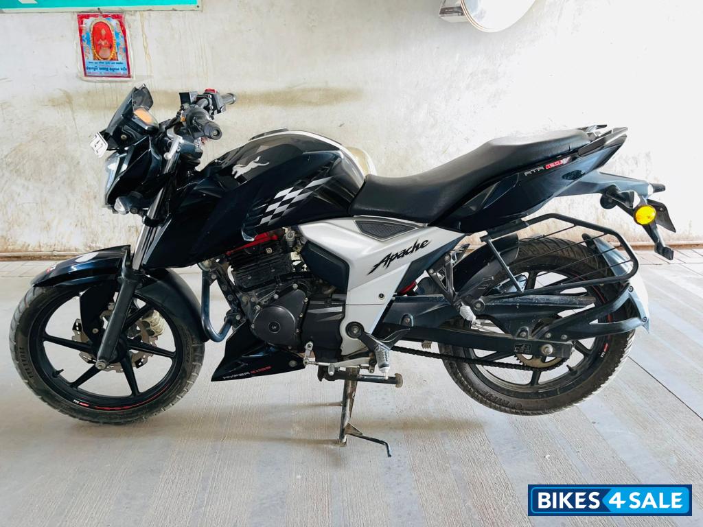 Black TVS Apache RTR 160 4V