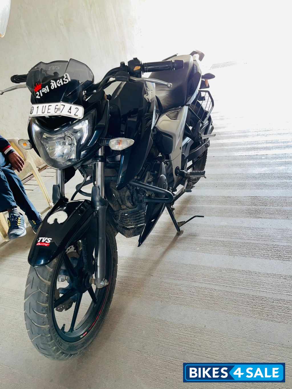 Black TVS Apache RTR 160 4V