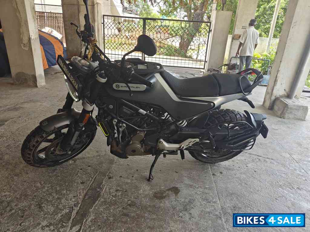 Husqvarna Svartpilen 250