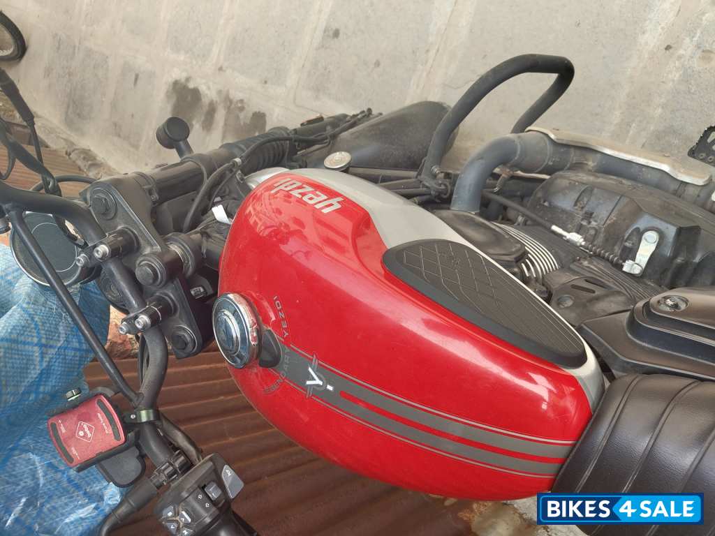 Rebel Red Yezdi Scrambler Dual Tone Rebel Red Yezdi Scrambler Dual Tone