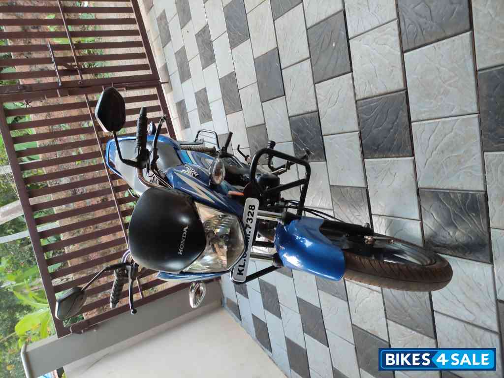 Blue Honda CB Shine Blue Honda CB Shine