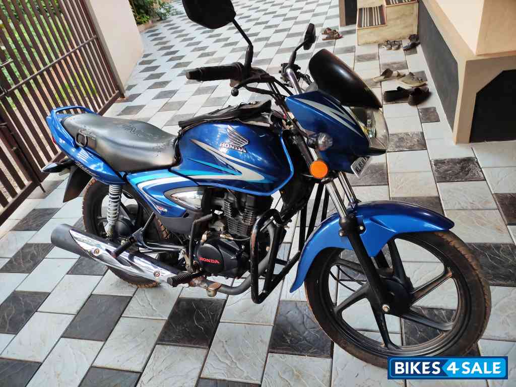 Blue Honda CB Shine Blue Honda CB Shine
