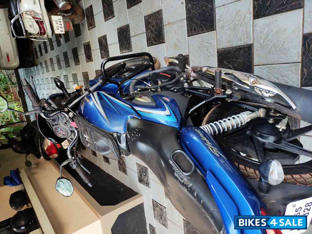 Blue Honda CB Shine Blue Honda CB Shine