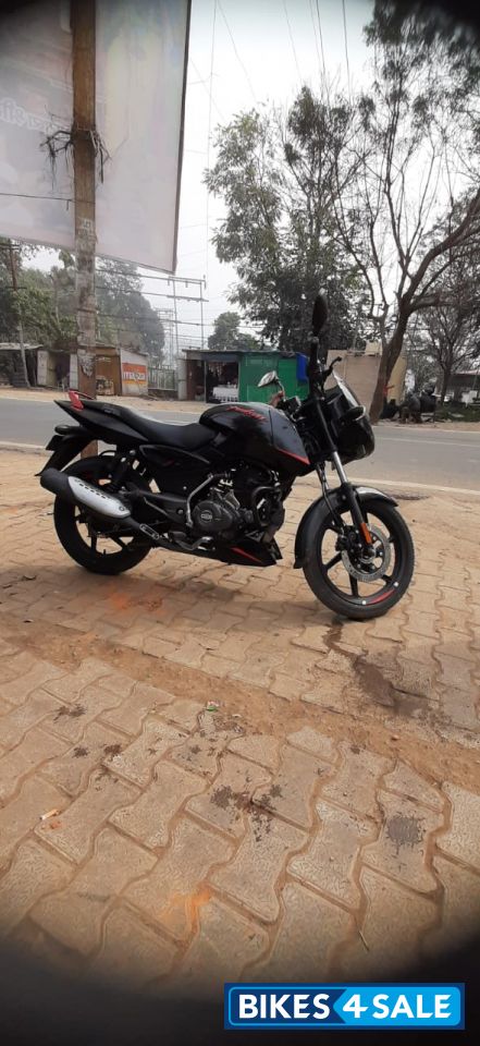 Bajaj Pulsar 150 Neon BS6