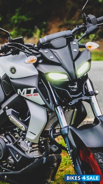 Metallic White Yamaha MT-15 BS6