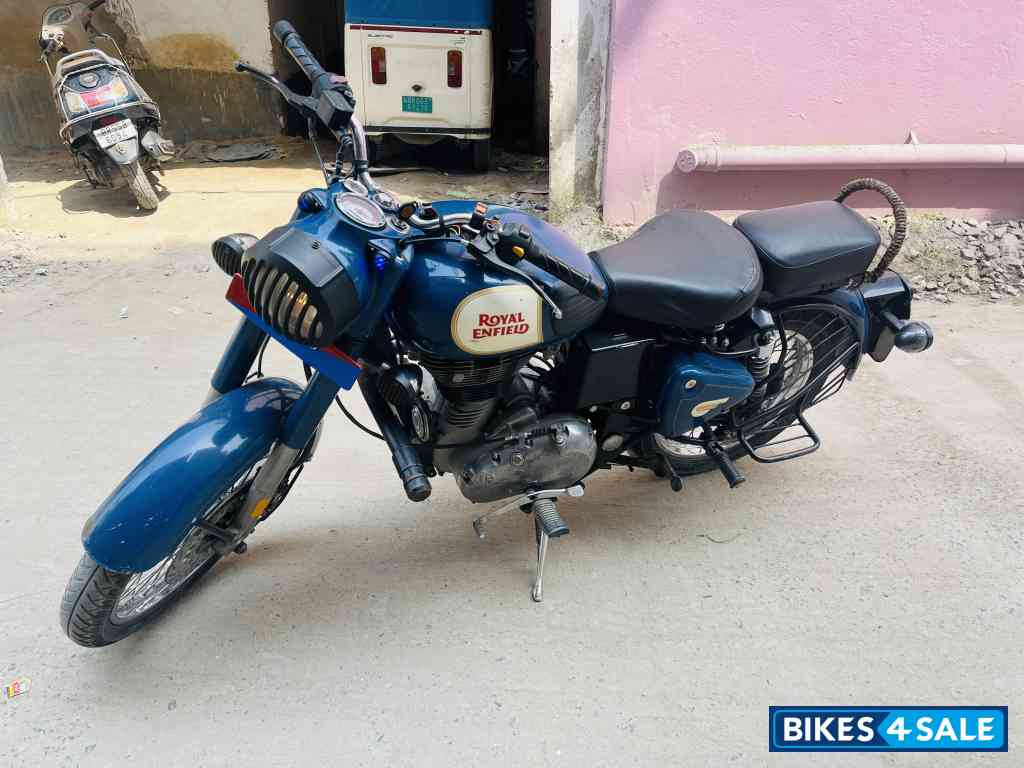 Lagoon Royal Enfield Classic 350