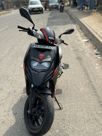 Aprilia SR 160 Carbon ABS