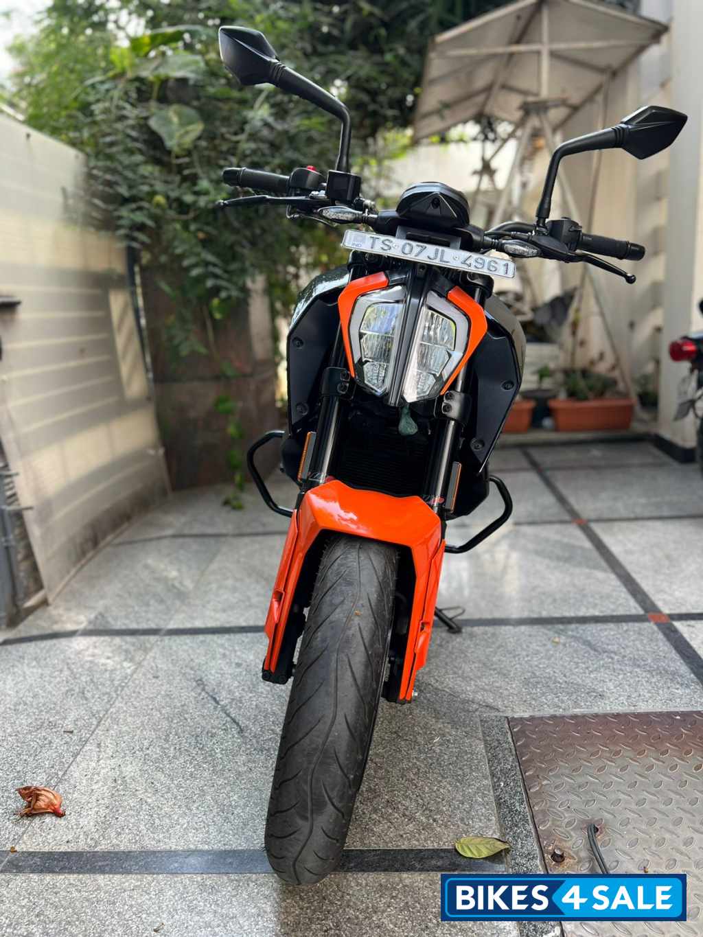 Ebony Black KTM Duke 250 2022